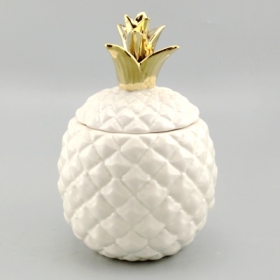 pot d'ananas décoratif blanc en céramique avec couvercle en or