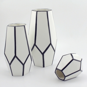 conceptions modernes de vase en céramique blanc et noir
