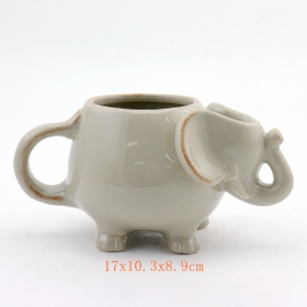tasse d'éléphant gris avec support de sachet de thé